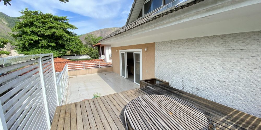 1364E790-0BA5-477E-8549-8D8CFE6F5C53