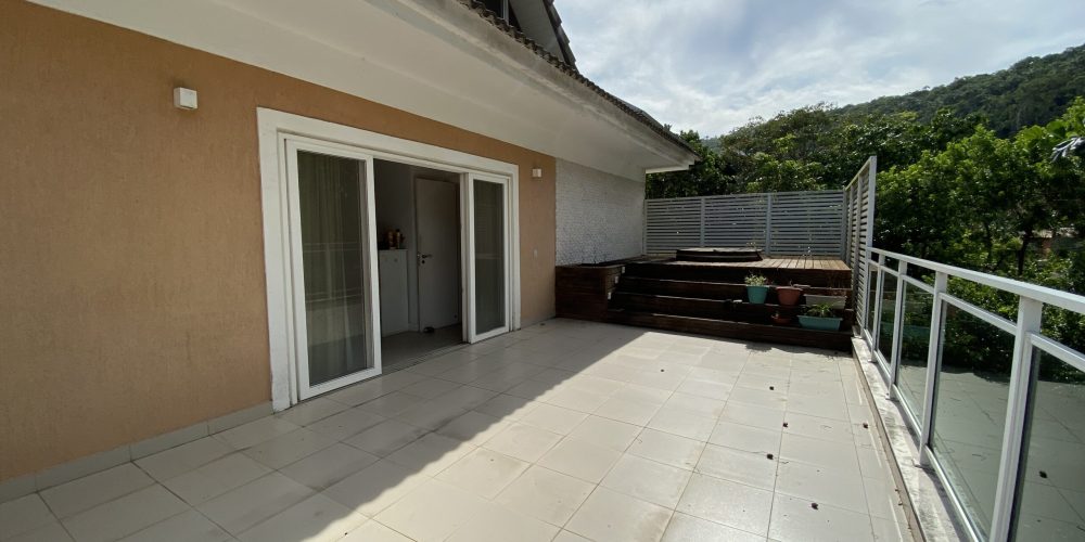 3CCC9238-DF60-4E38-91E5-7BD7C9362D4D