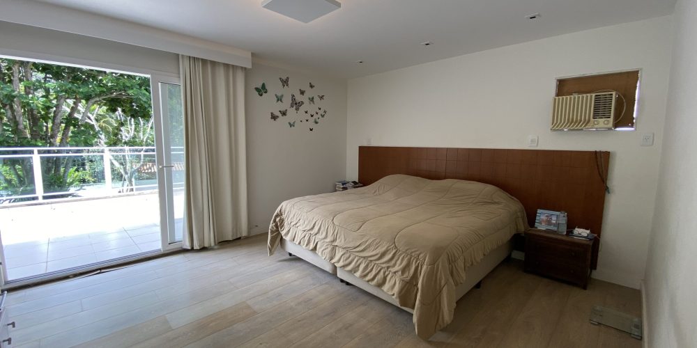 7E003651-C6B4-47A2-9FE8-576E883B0067